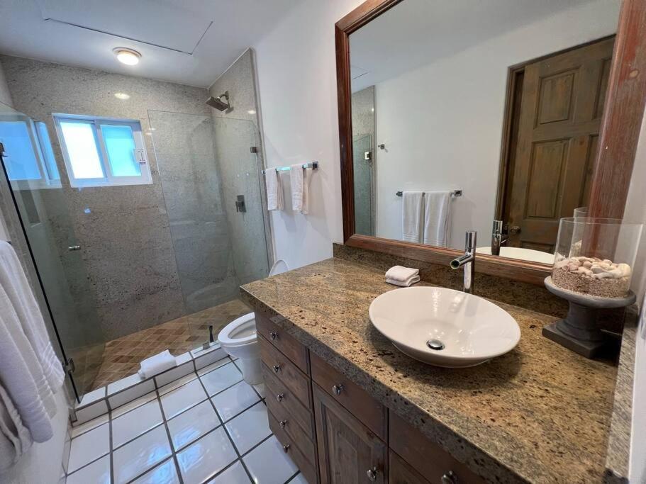Upscale 2bdrm Condo In La Jolla photo 3