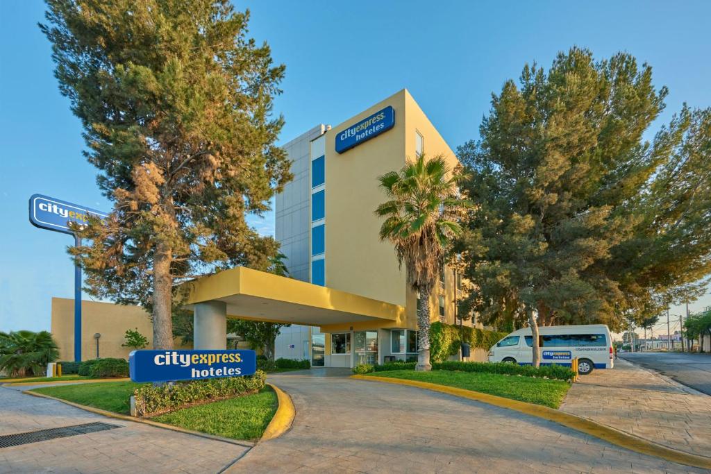 City Express by Marriott Saltillo Norte photo 2