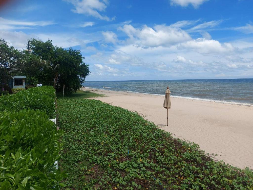 Baan Chan Talay - D32 A modern comfortable 2 bedroom apartment in Chaam photo 1