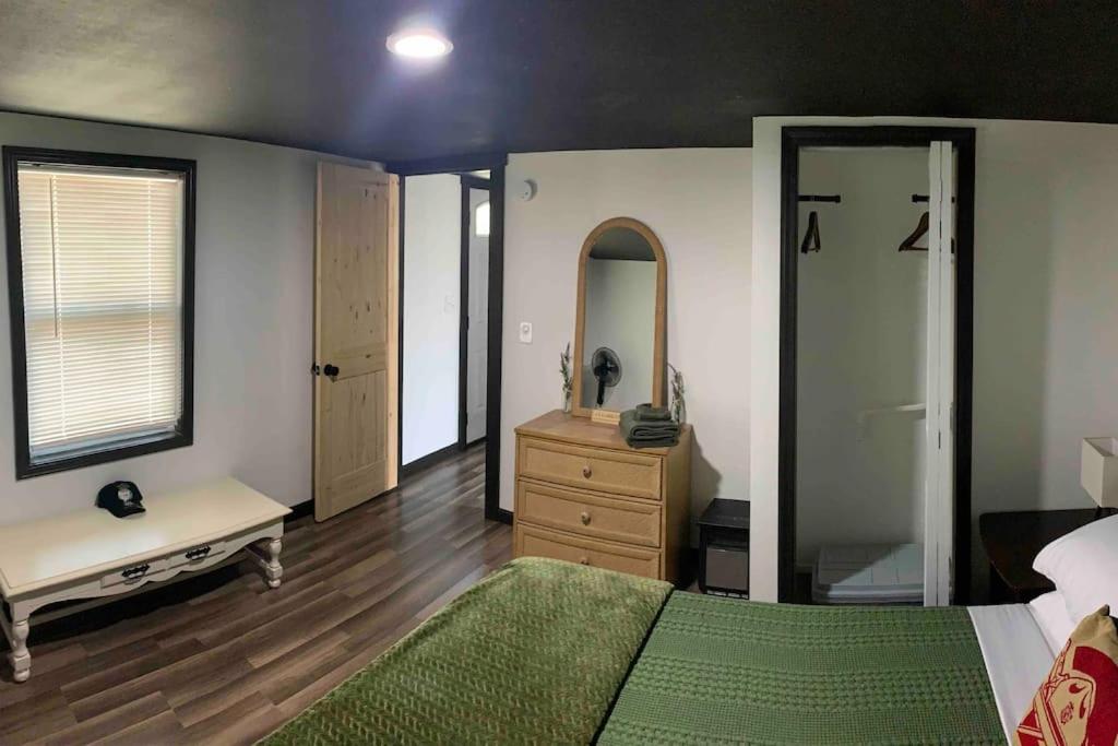 Field Quarters photo 3