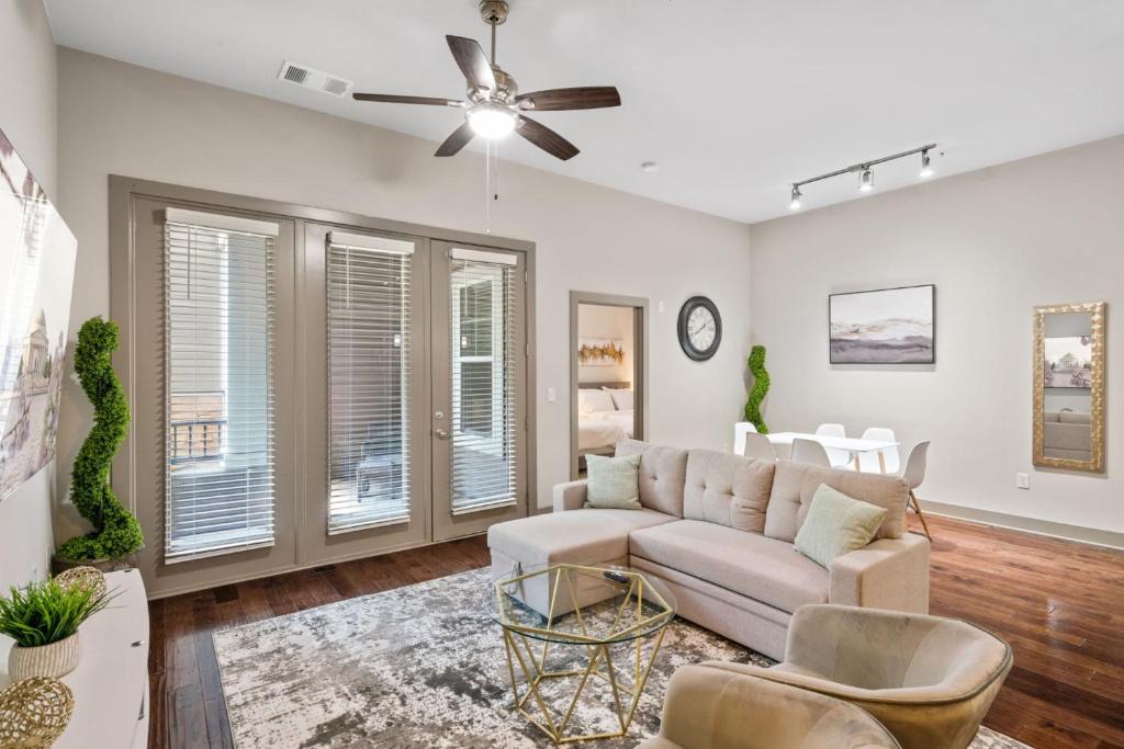 Grand Luxury Premium Vaulted Ceilings photo 2