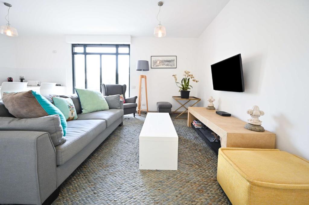 NOGA vibes 2BR in JAFFA by Holyguest photo 4