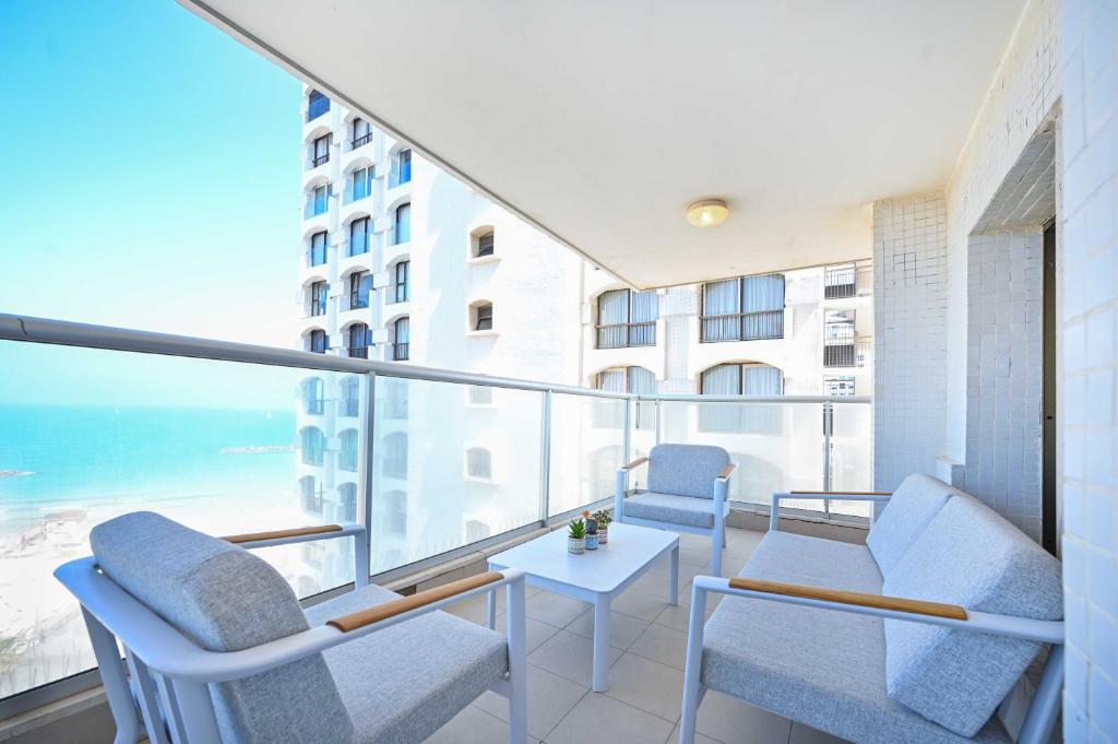 Elegant Sea View at Orchid Hotel by HolyGuest