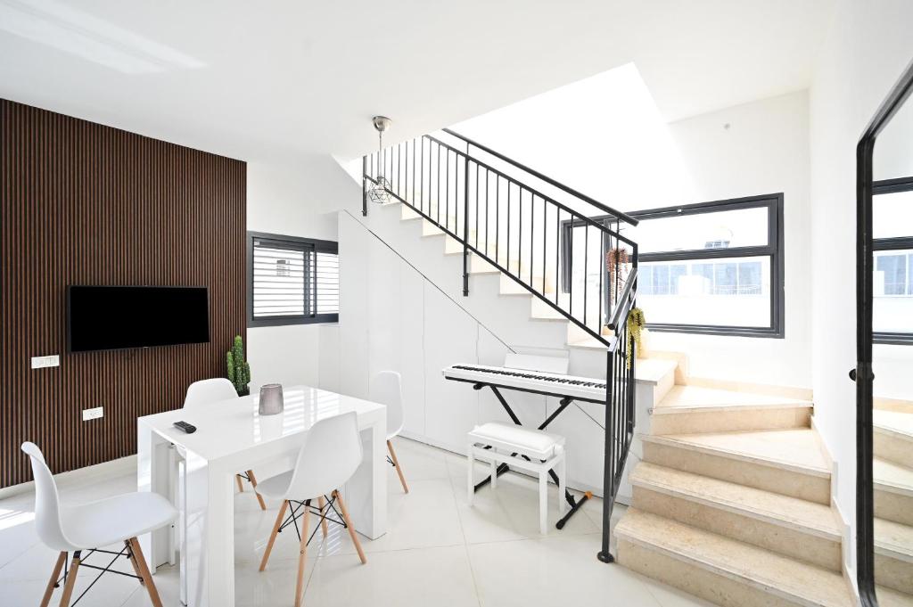 Modern 3BR Duplex near BograshovBeach by HolyGuest photo 2