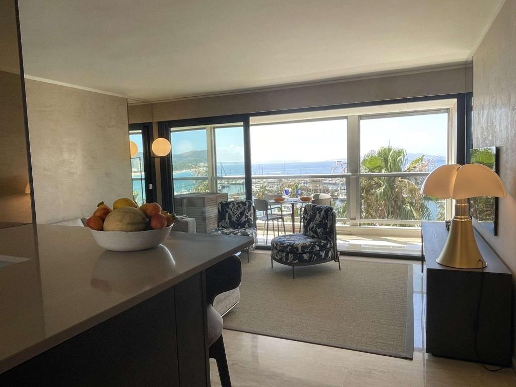 Appartement Le Lavandou, 3 pièces, 4 personnes - FR-1-308-179 photo 2