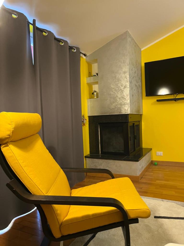 Yellow House photo 1