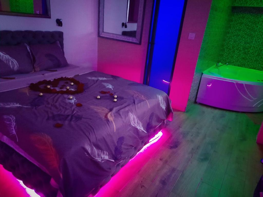 Aris Lux photo 2