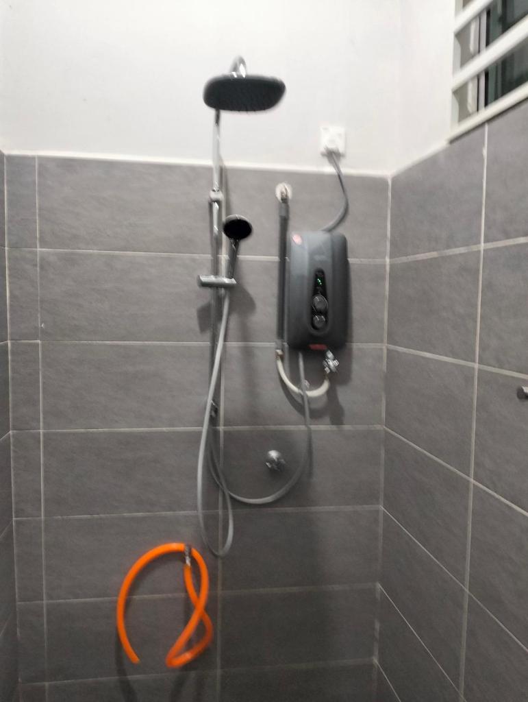 D'Sara Homestay Fully Furnished 3 bedrooms All Aircond 2 miles centre photo 4