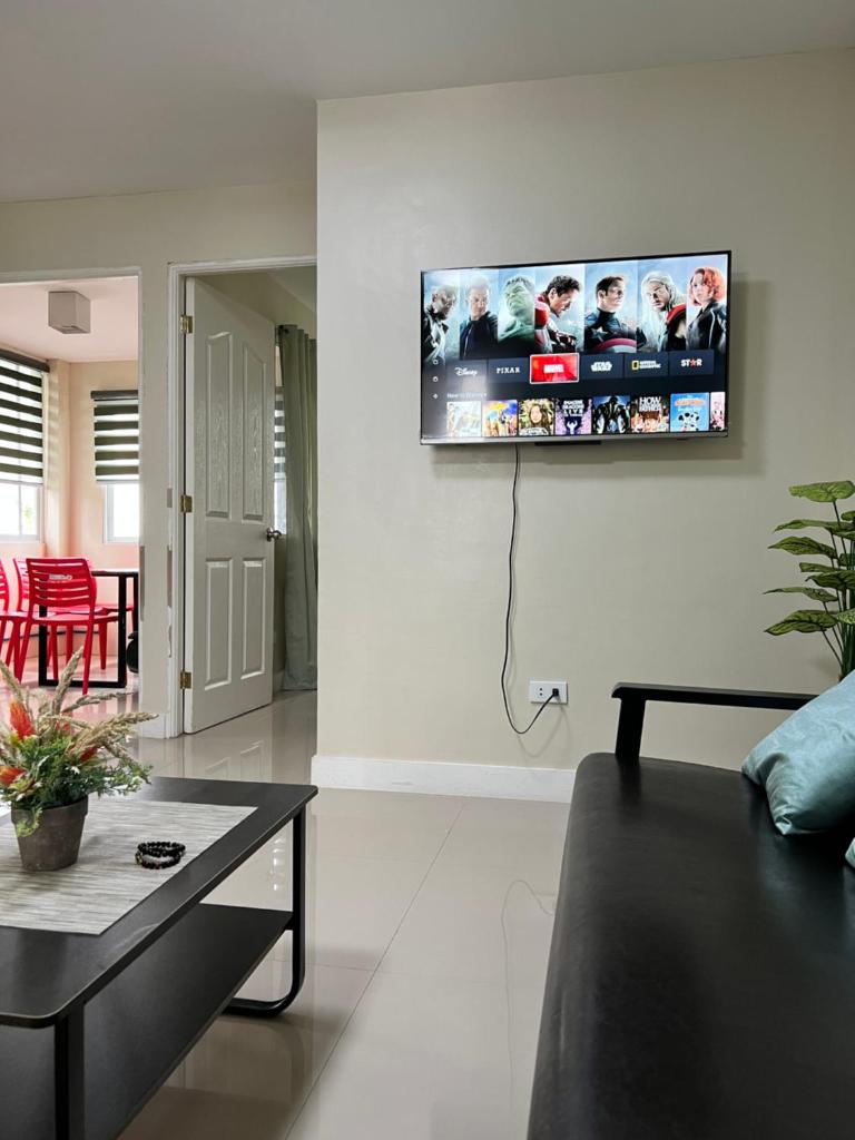 Spacious Condo with Overlooking View photo 2