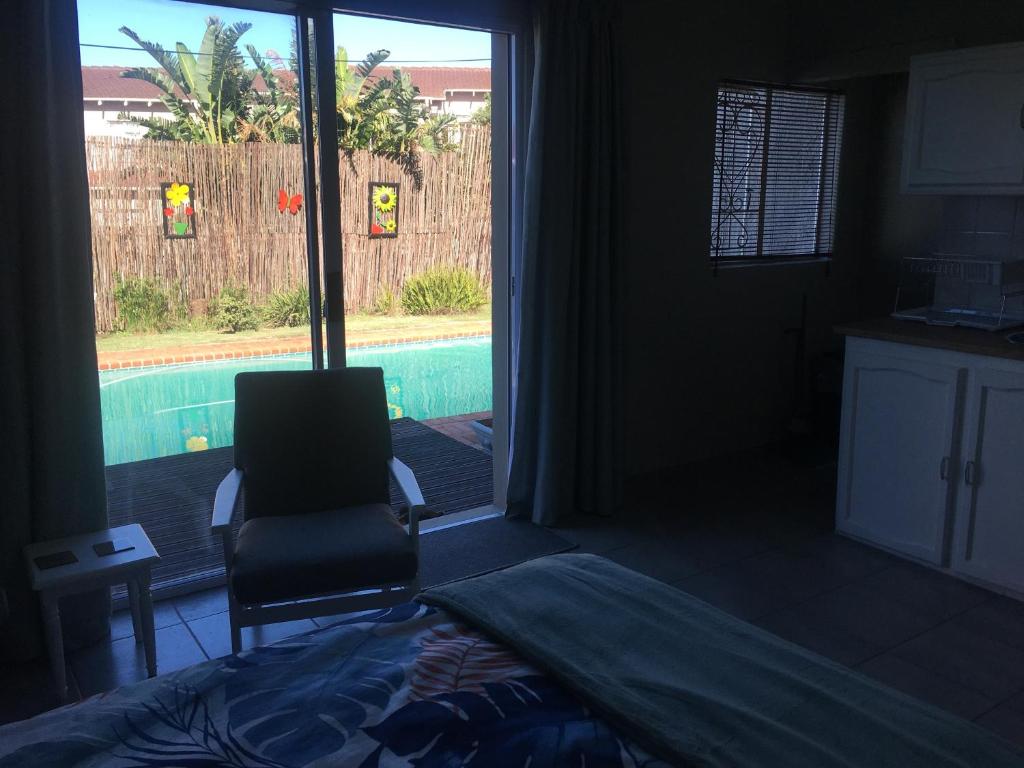 ON THE ROCK Pool Room photo 3