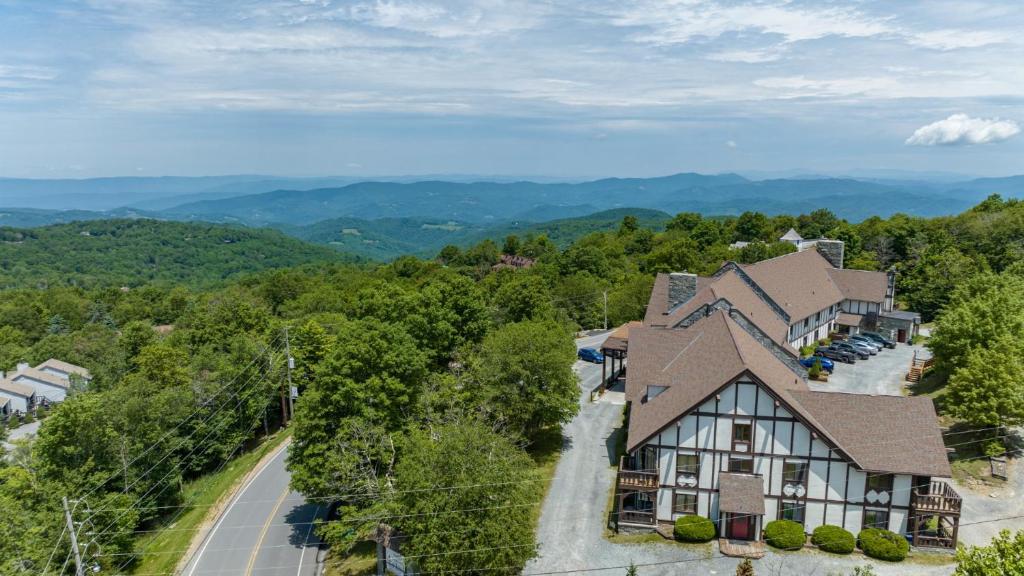 4 Seasons at Beech Mountain image