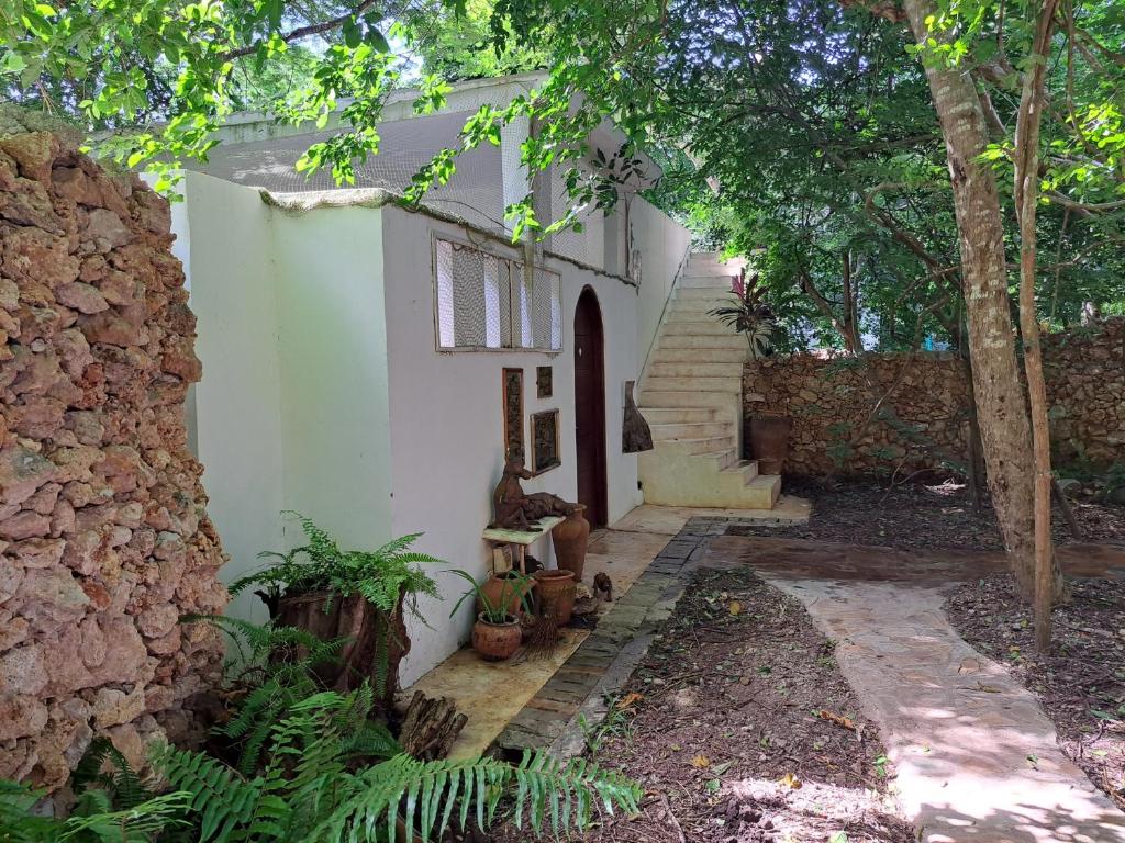 Manta Cottage - Forest view photo 1