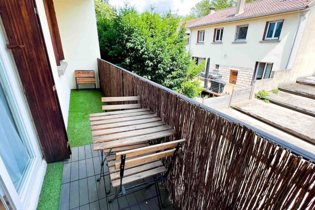 Le nid d'or lumineux, Clamart, Paris - Thumbnail image