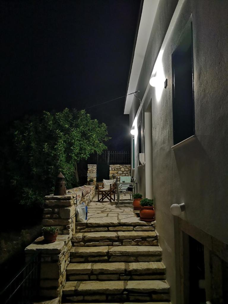 Με θέα το χωριό & το όρος Ζευς! photo 1