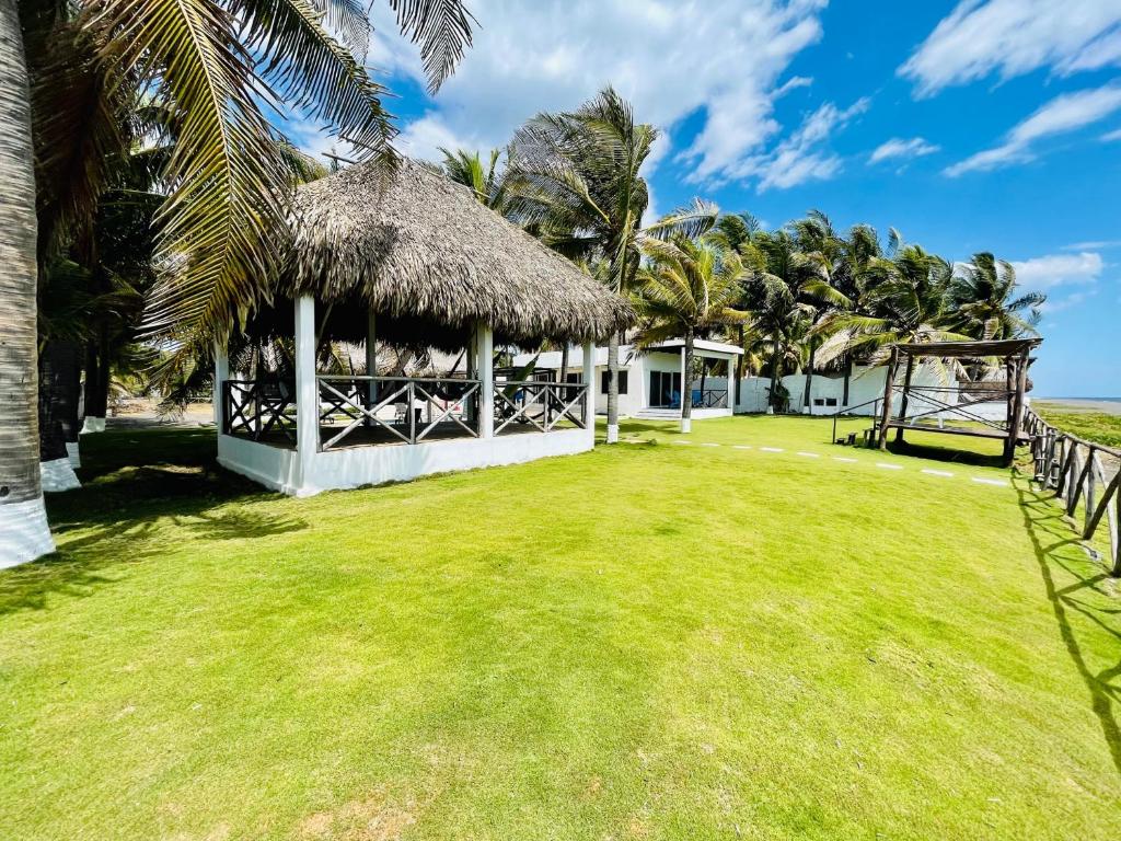 Seaside Beach House, Monterrico photo 4