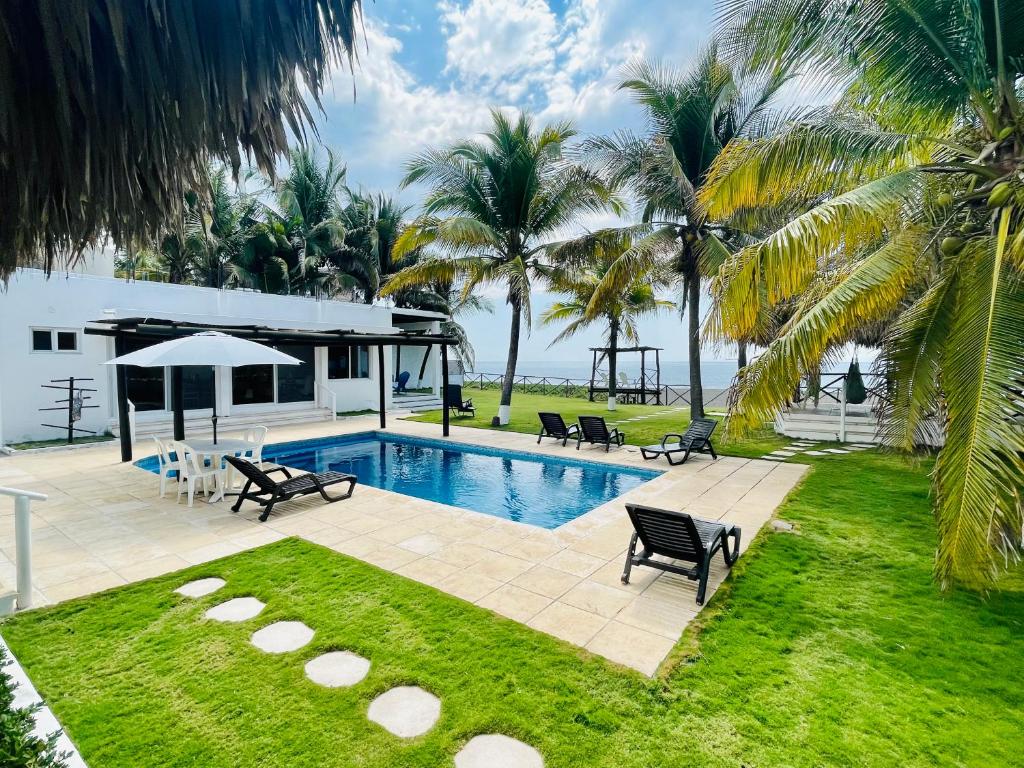 Seaside Beach House, Monterrico photo 2