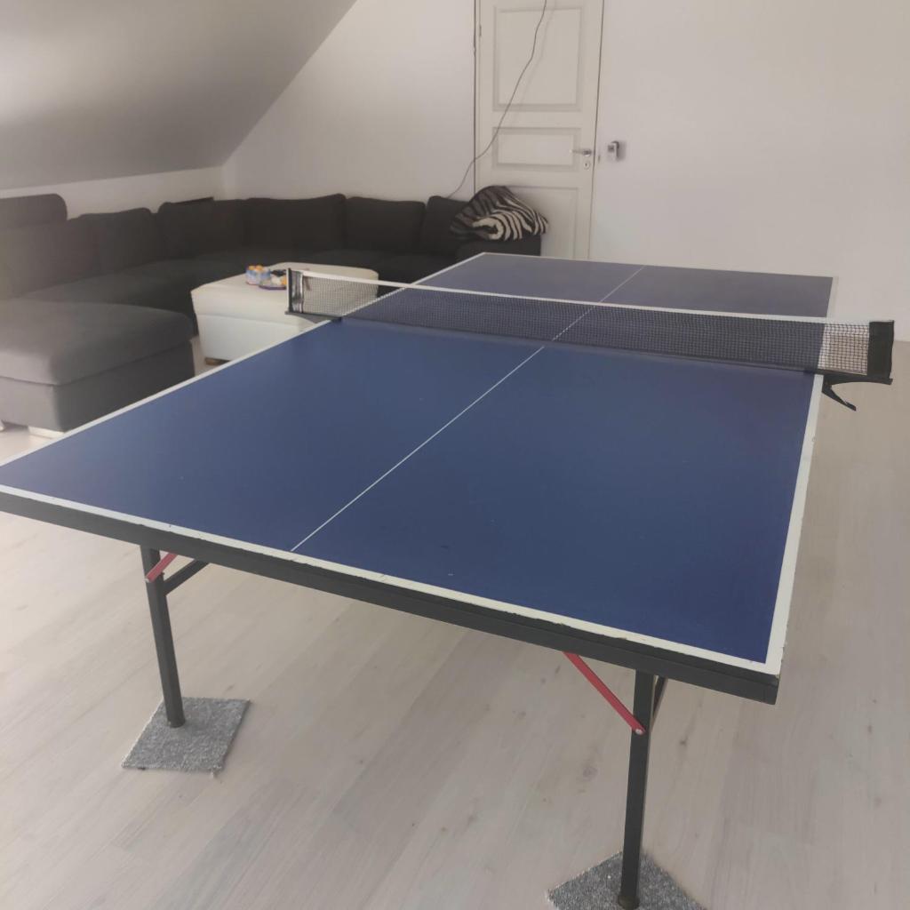 Værelse med seng og fælles arealer photo 4
