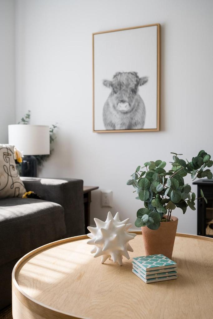 The Darcie House - cozy, pet-friendly home in PEC photo 4