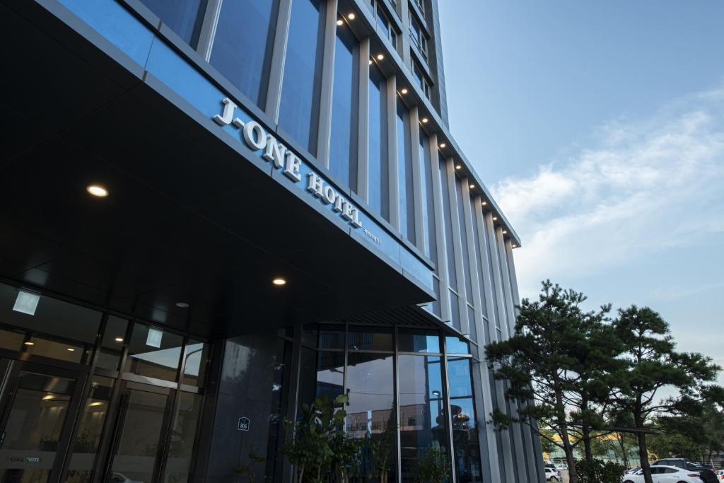 J One Hotel Cheongju photo 1