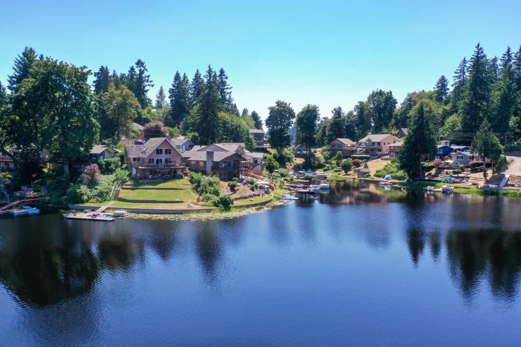 Panoramic lakefront home, Kayak, Fishing, Stargaze photo 1