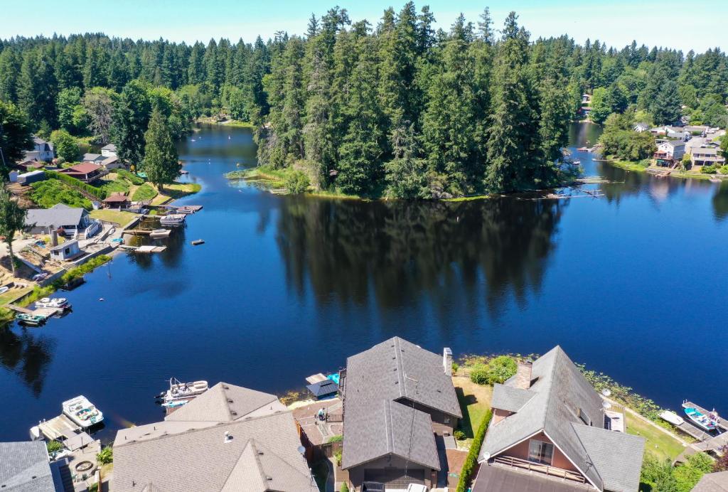Panoramic lakefront home, Kayak, Fishing, Stargaze