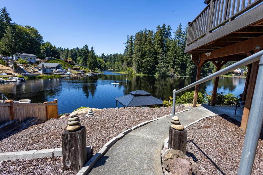 Panoramic lakefront home, Kayak, Fishing, Stargaze photo 4