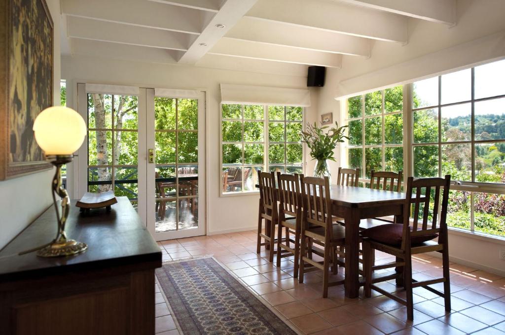 Lake Cottage photo 3