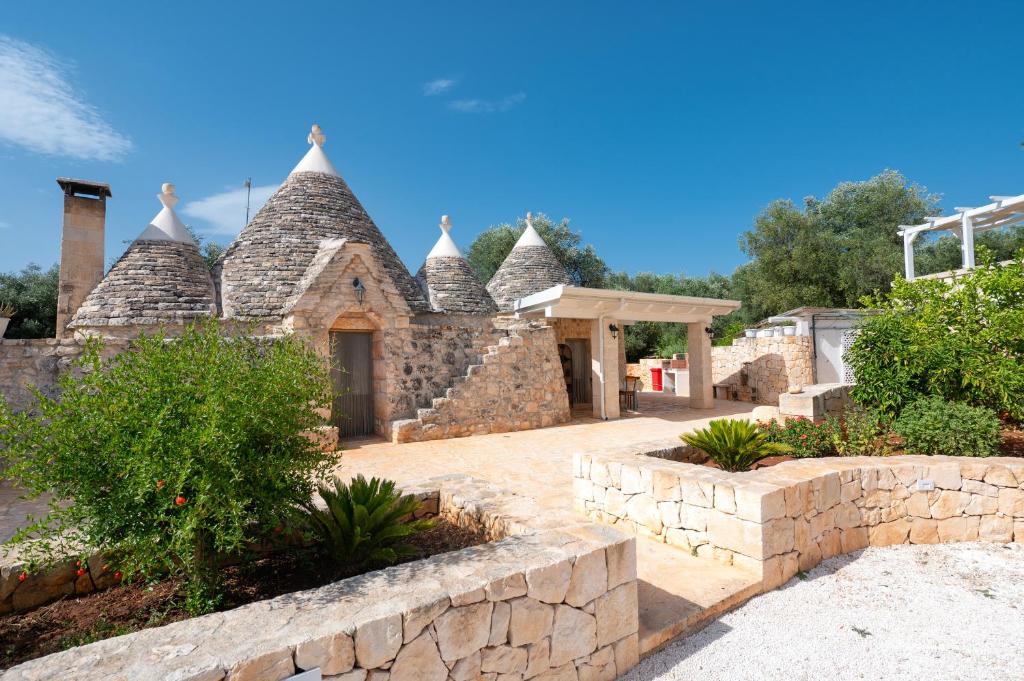 Trullo Encanto with pool photo 2