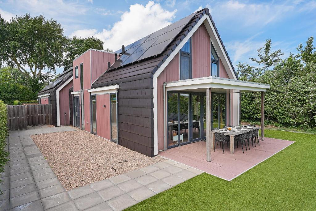 Villa Mastlo 2x 10 persons Ouddorp large garden, 1500 meters to the dunes and beach with 2 jacuzzi's - EXTRA COSTS APPLICABLE - not for companies photo 4