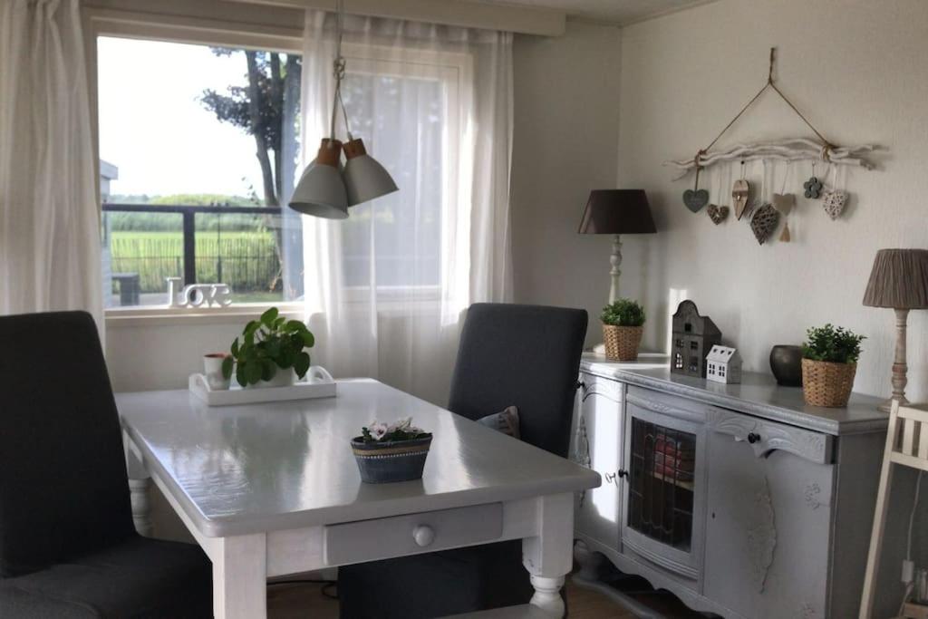 Liefdevol chalet aan het meer photo 3