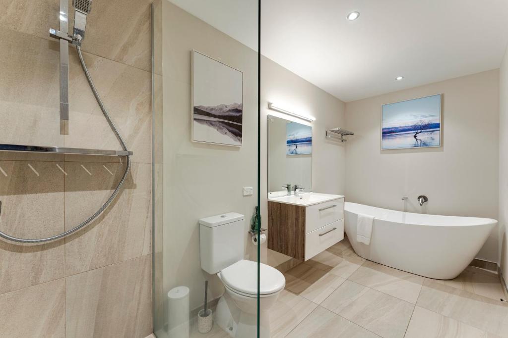 Queenstown Lake and Mountain View Retreat Free Wifi Free Street Parking photo 3
