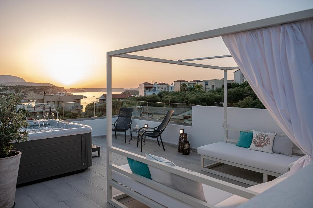 Avrilia Seaside Villa HEATED POOL photo 4