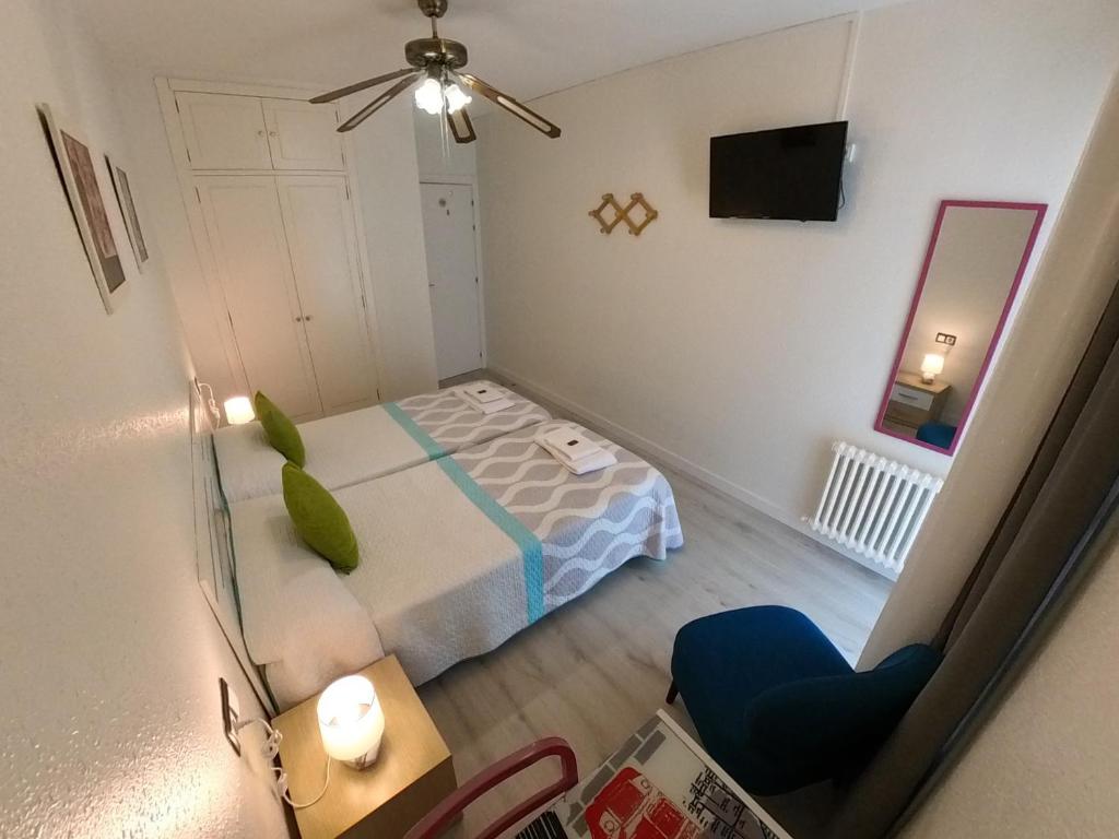 Pensión Meson del Barro - Pamplonabeds Room Type - Twin Room with Shared Bathroom