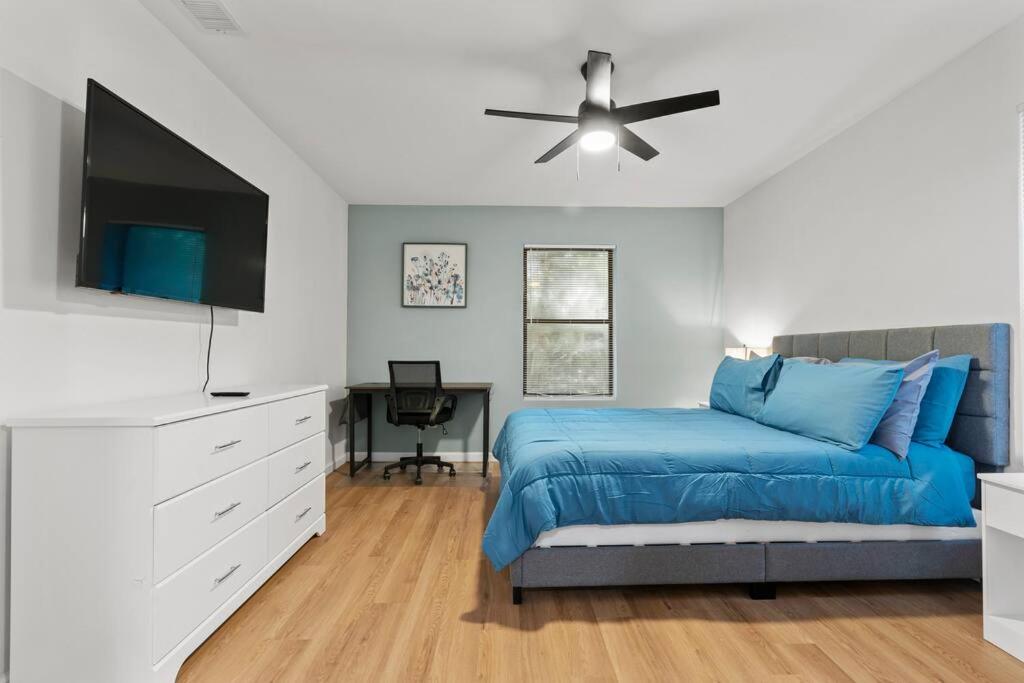 Gainesville-newly remodeled home photo 3
