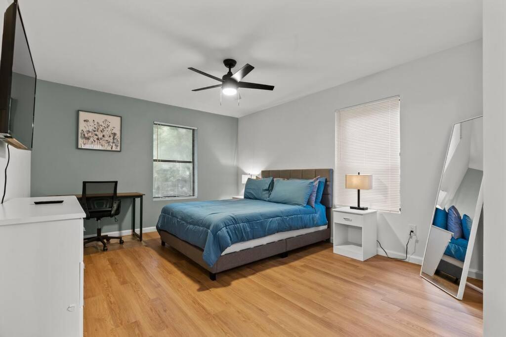 Gainesville-newly remodeled home photo 4