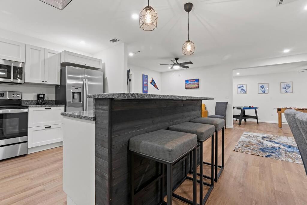 Gainesville-newly remodeled home photo 2