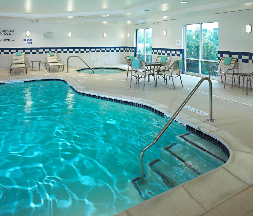 Fairfield Inn & Suites by Marriott Detroit Metro Airport Romulus photo 3