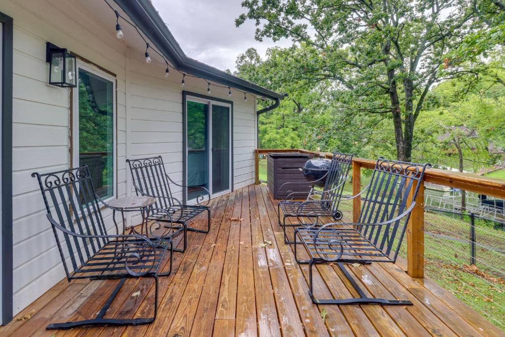 Updated Cottage with Private Dock and Lake Access! photo 2