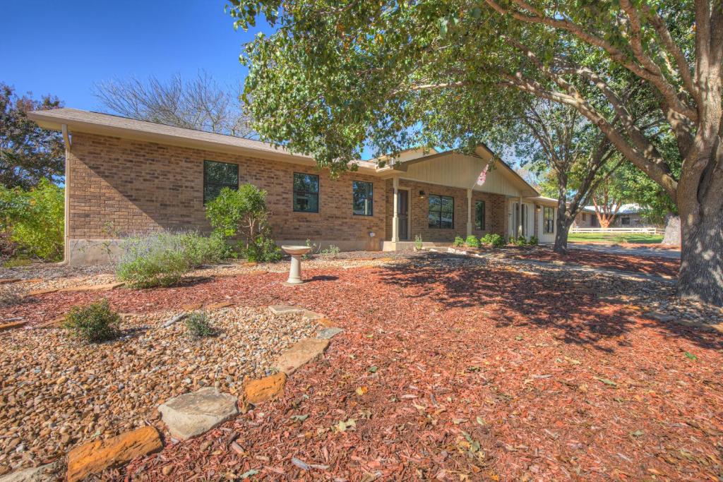 Huge Luxury Home With Hot Tub and Sauna - 2 mi to Dwntn image