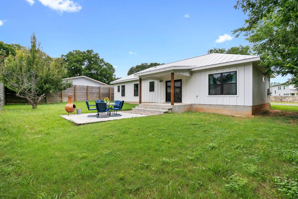Luxury Home 3blck From Main St With Firepit image