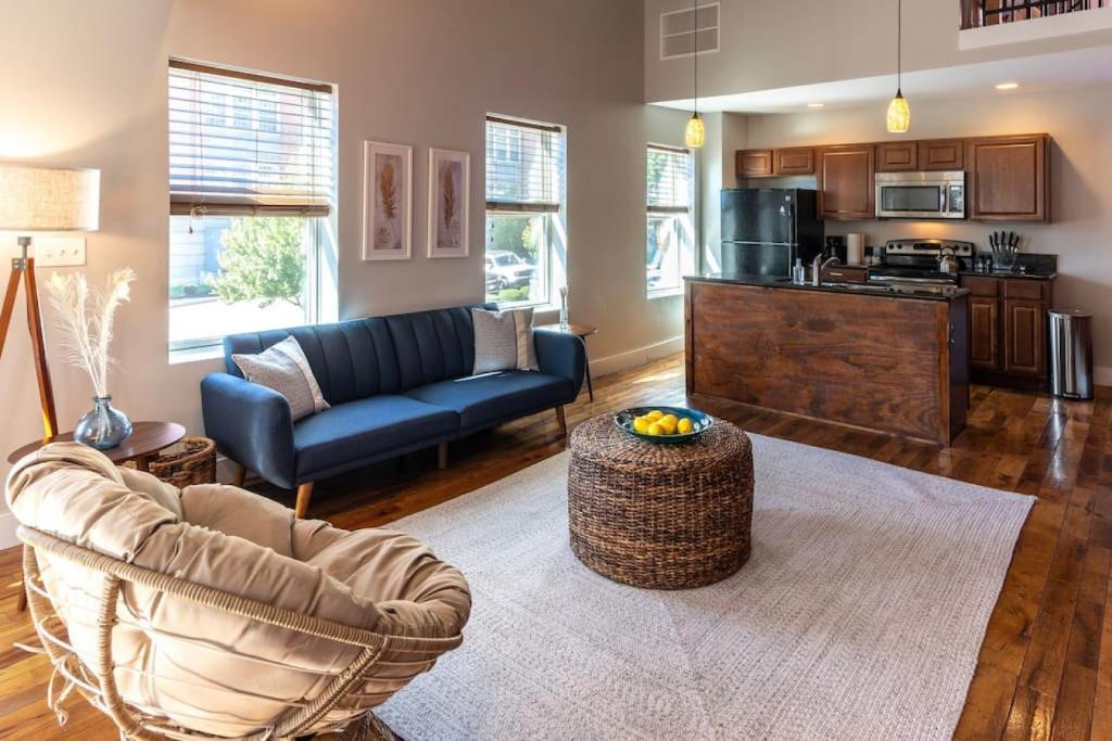 Broadway Suites - Stunning Downtown Condos photo 1