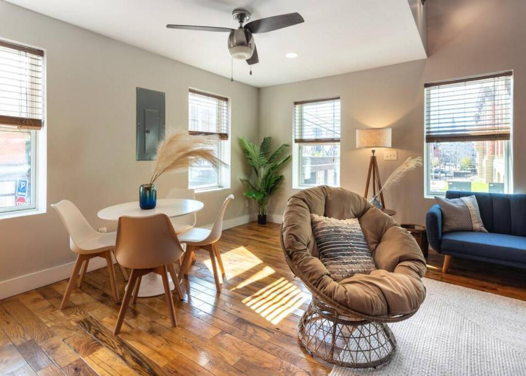 Broadway Suites - Stunning Downtown Condos photo 4