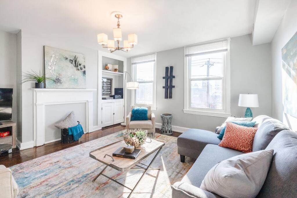 2 Large Apts w Parking - Downtown Over the Rhine photo 3