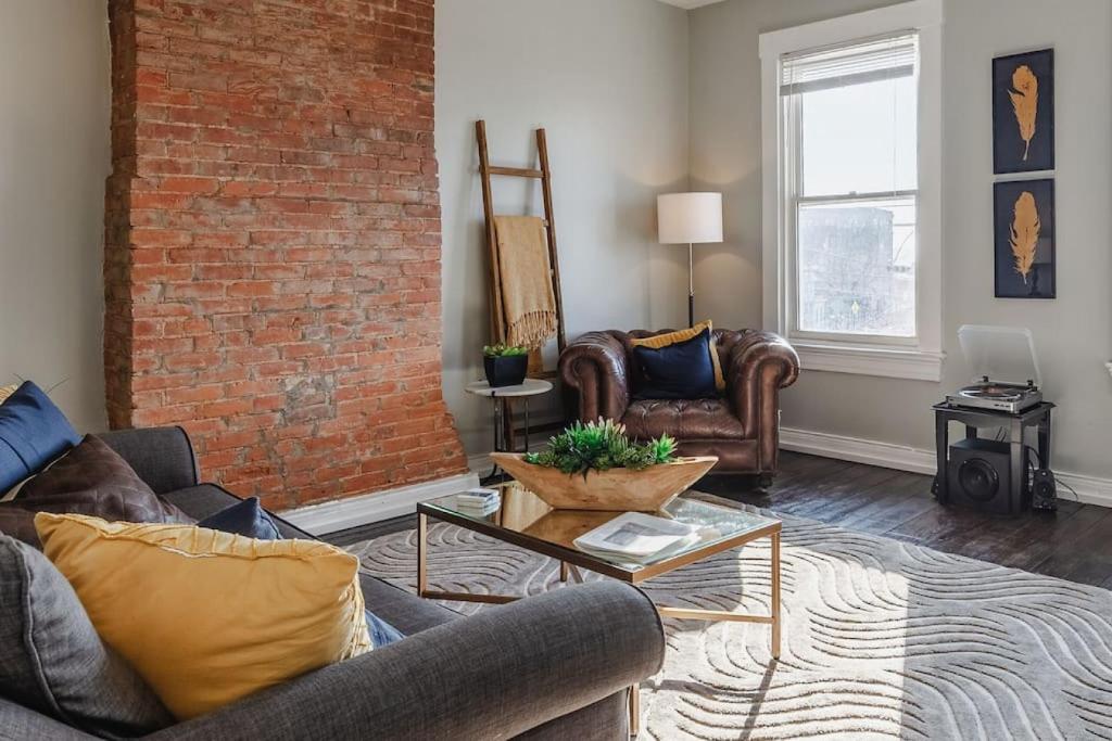 OTR Penthouse Walk Everywhere FREE Parking photo 1