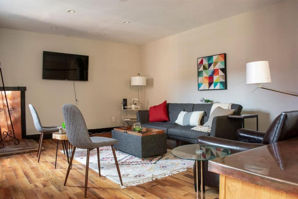 Great Parkside Apt w Private Patio and Sun Deck photo 3