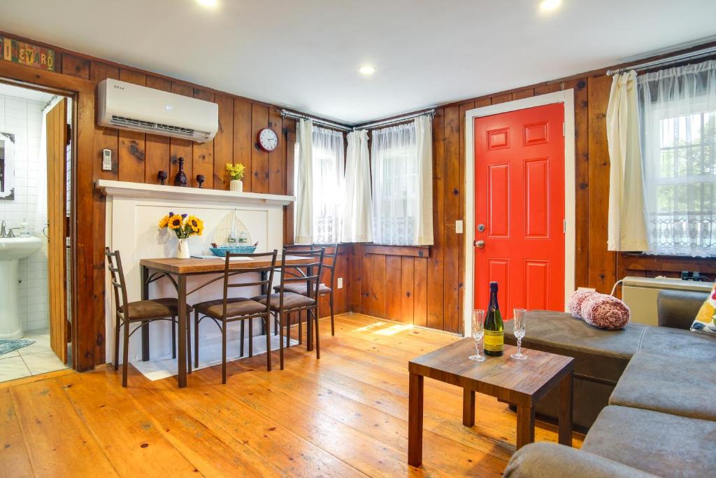 Cape House in Yarmouth with Private Hot Tub and Kayaks photo 4