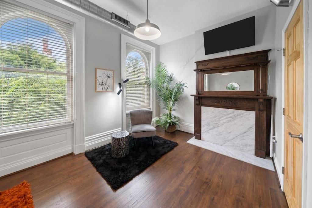 City Escape 2BR Steps to TQL near OTR and Downtown photo 2