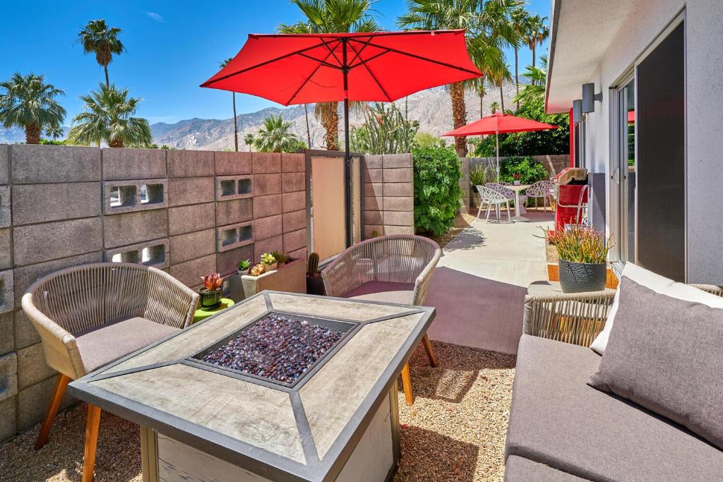 Stunning Palm Springs 2 Bedroom Condo photo 1