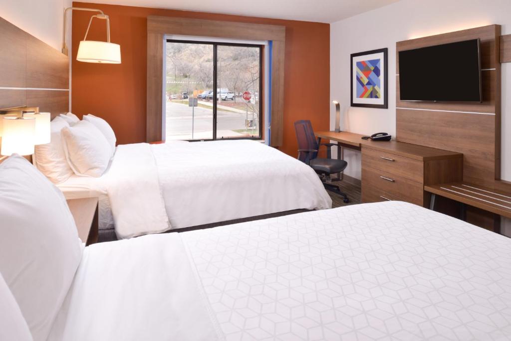 Holiday Inn Express Glenwood Springs Aspen Area, an IHG Hotel photo 2
