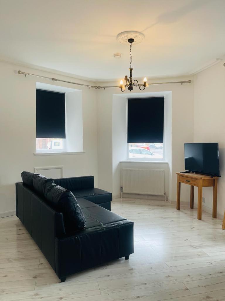 Inverness City Centre - 1bed flat (ground floor) - Tap to explore photos
